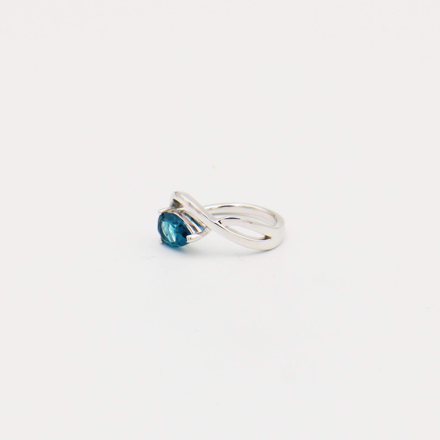 London Blue Side to Side Pear Prong Sterling Ring Size 6