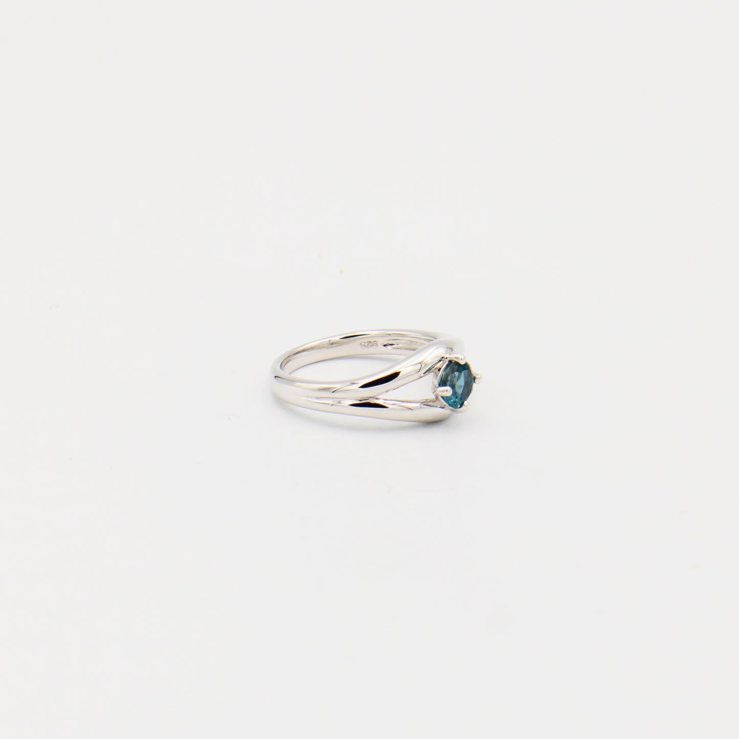 London Blue Round Prong Set Sterling Split Ring Size 7