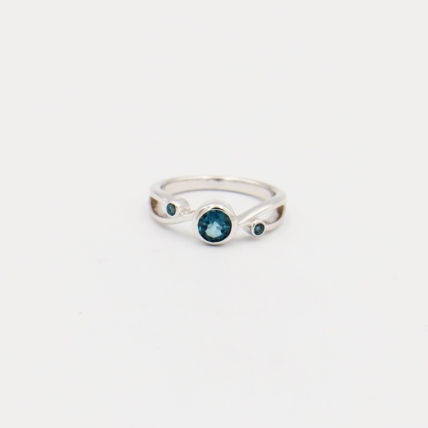 London Blue Round & Tiny Rounds Sterling Split Ring Size 7