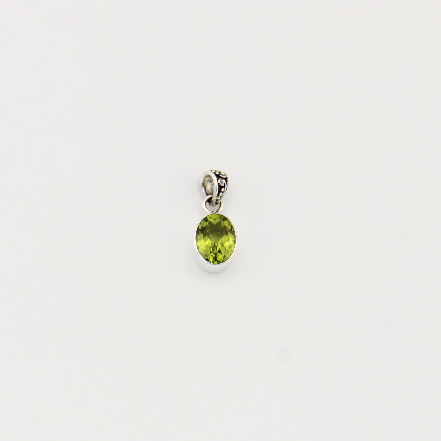 Peridot Oval Sterling Pendant : 210000022396