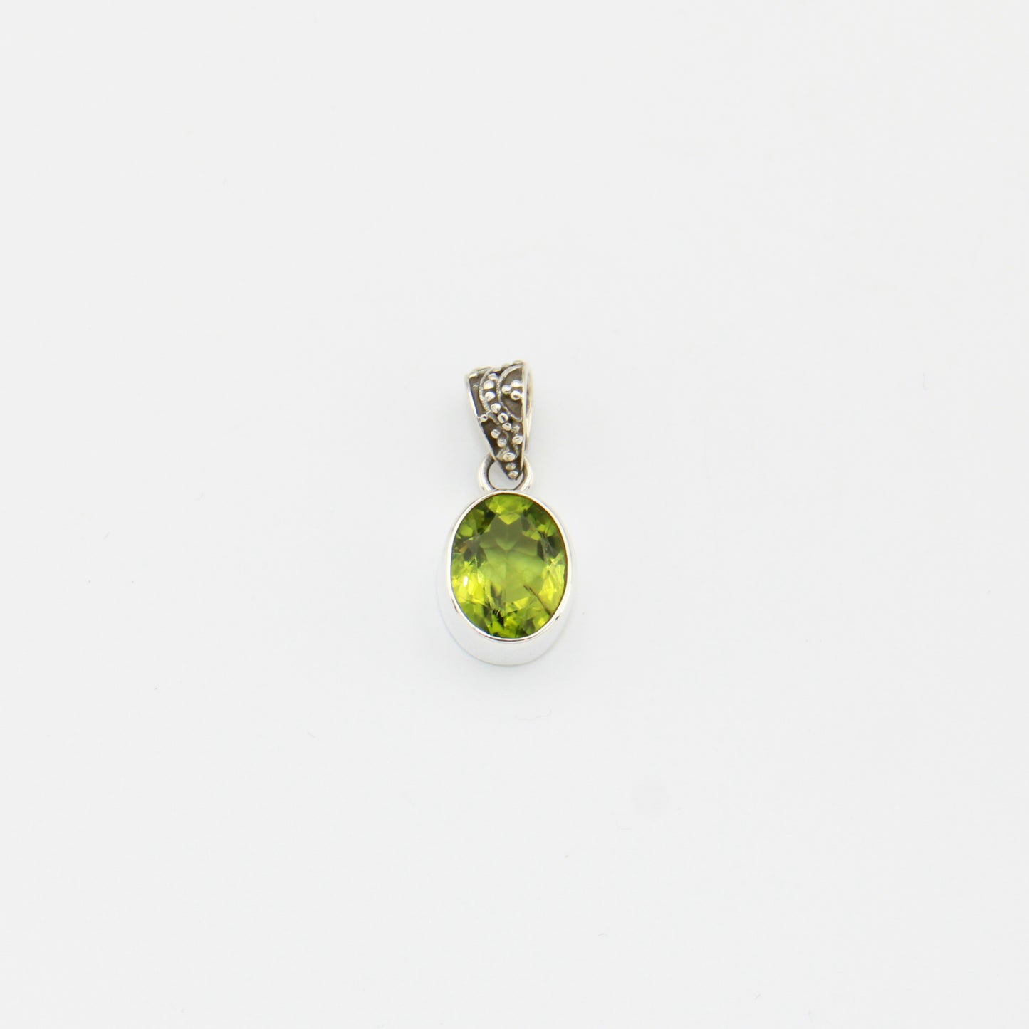 Peridot Oval Sterling Pendant : 210000022392