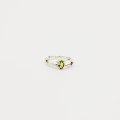 Peridot Oval Split Band Sterling Ring Size 8