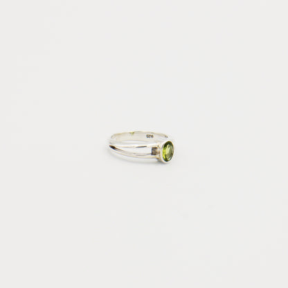Peridot Oval Split Band Sterling Ring Size 8
