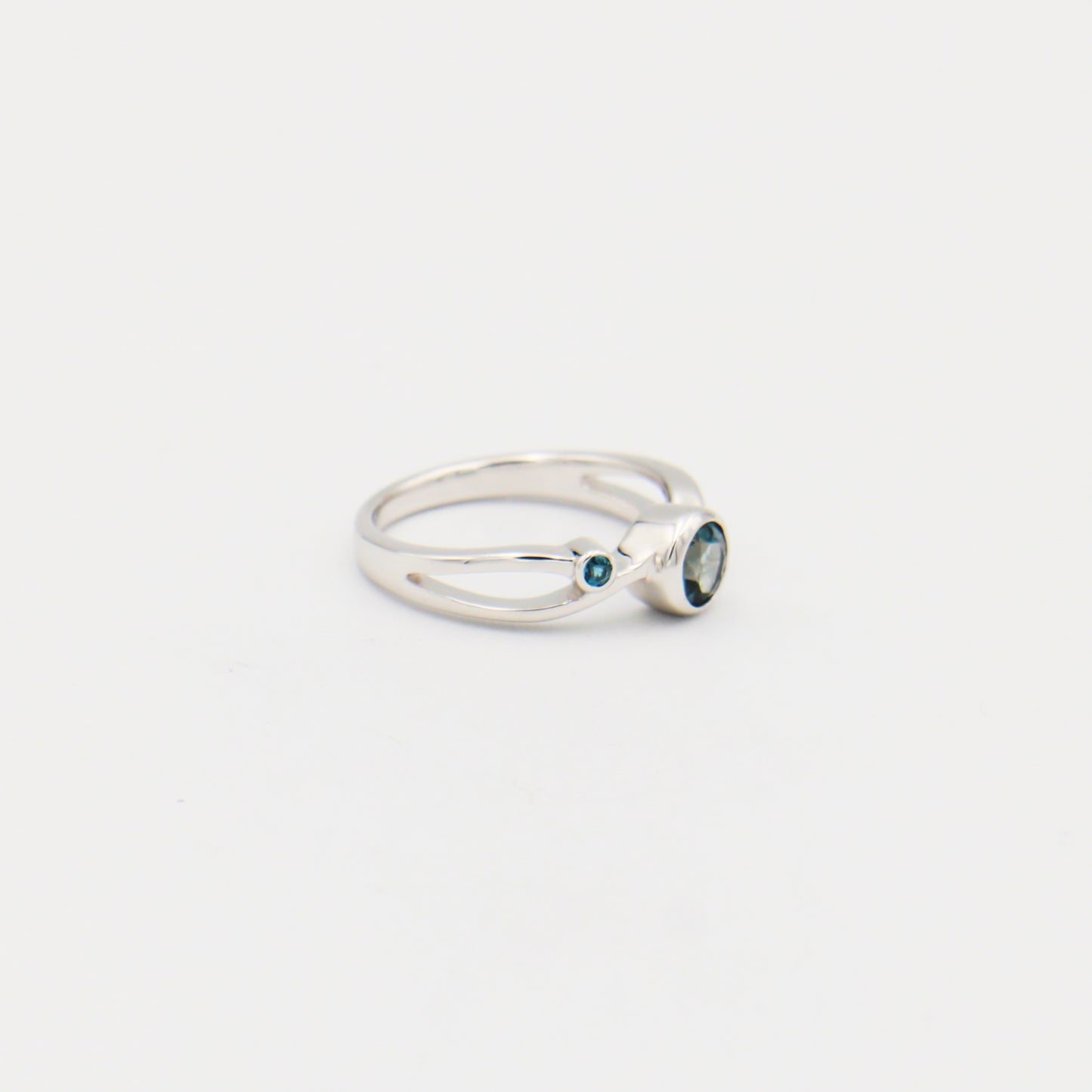 London Blue Round & Tiny Rounds Sterling Split Ring Size 7